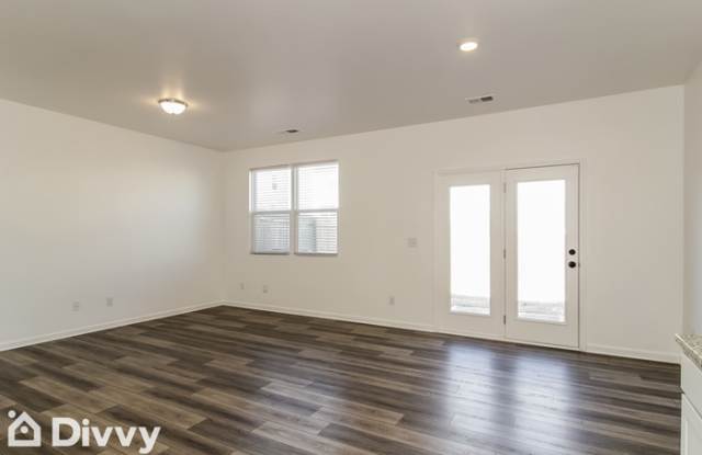308 Penn Station Way Gallery 4