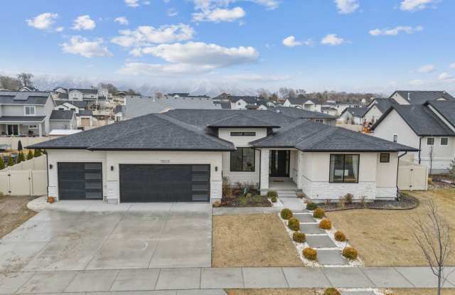 Stunning Single Family Home In Beautiful Neighborhood photos photos