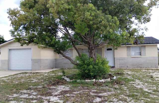 Beautiful 2-Bedroom, 2-Bath Home with Pool in Port Richey, FL! photos photos