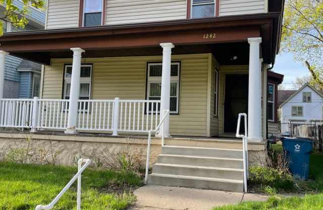 Large Single Family Five Bedroom Home! photos photos
