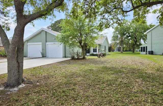 1480 SE Rivergreen photos photos