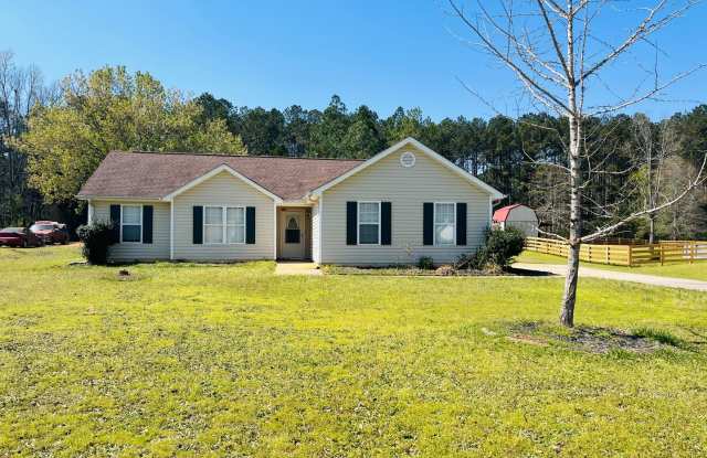 Great 3 bedroom 2 bathroom home in Senoia! Newly renovated, hardwoods, outbuilding, must see! photos photos