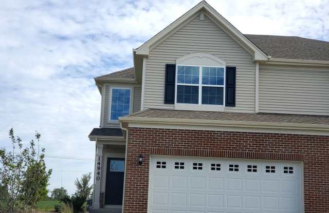 2br 2.5 bath Townhome only 2 years old. photos photos