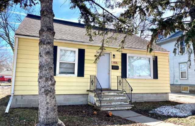 4 bed, 1.5 bath Home Near NDSU! photos photos