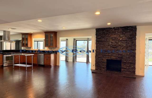 4 Bedroom Home with a View - ALL UTILITIES INCLUDED FIRST 6 MONTHS Gallery 4