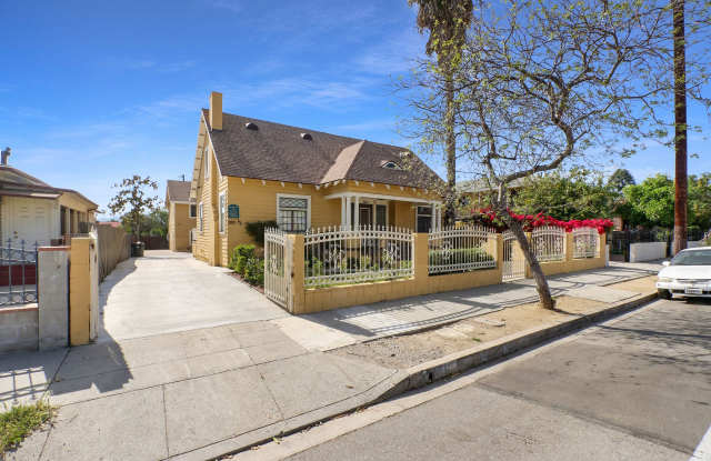 Beautiful 3 Bedroom 2 Bathroom Front House in Lincoln Heights Gallery 1