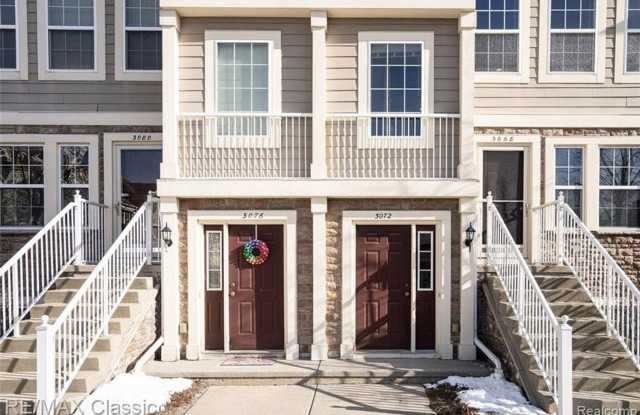Charming 2BR Townhome in Troy photos photos