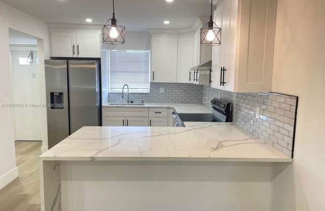 5160 Southwest 40th Avenue - 5160 Southwest 40th Avenue, Hollywood, FL 33314