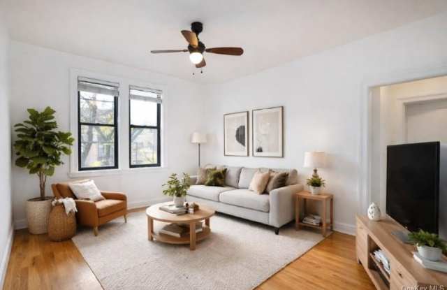 115-25 Metropolitan Avenue unit: 233 - 115-25 Metropolitan Avenue, Queens, NY 11418