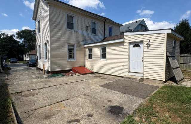 Large 5 Bedroom 2 Bathroom Single Family House for Rent in Long Branch! Gallery 3