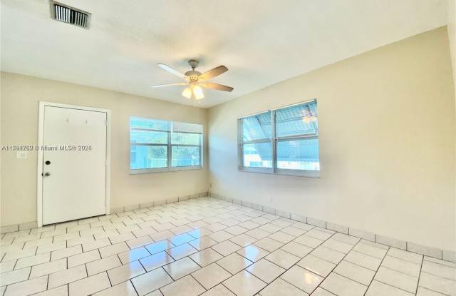 1824 Monroe St photos photos