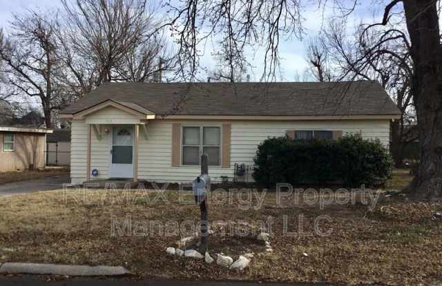 513 S Mahan Ave - 513 South Mahan Avenue, El Reno, OK 73036