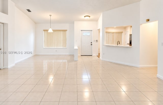18825 NW 52nd Ct Gallery 3