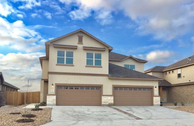 SPACIOUS 4 BEDROOM DUPLEX LOCATED IN NEW BRAUNFELS, TX! - 327 Creekside Curve, New Braunfels, TX 78130