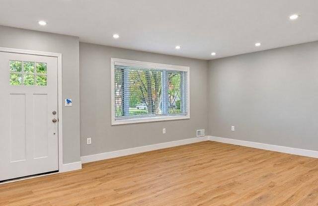 8607 DUNBAR Avenue Gallery 3