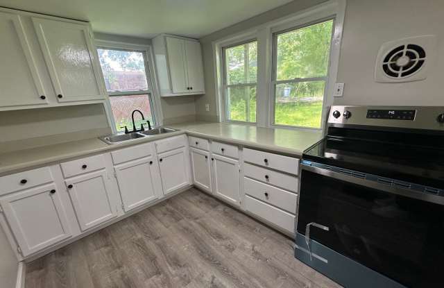 4-bed Country Living! Gallery 3