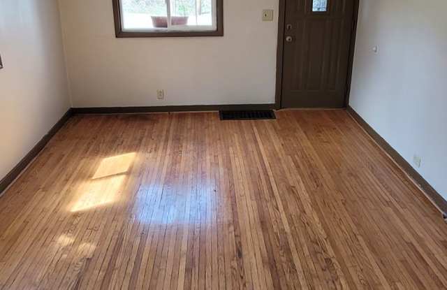 Cozy 2 bedroom single family home Gallery 3