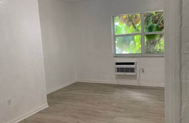 Bright Studio in the Heart of South Beach Gallery 3