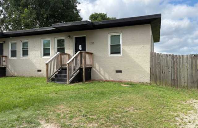 Bragg Court Apartment offering 1/2 OFF YOUR FIRST MONTHS RENT!! Available NOW!! photos photos