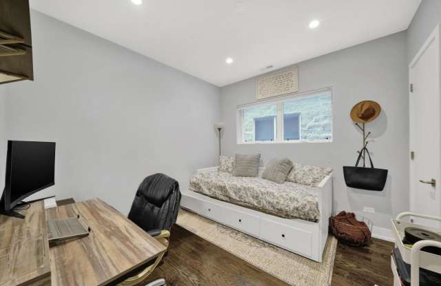 1938 N Francisco Ave Gallery 2