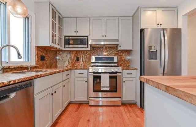 21 Swan Ave. photos photos