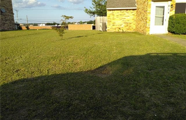 814 Red Bud Drive - 814 Red Bud Drive, DeSoto, TX 75115