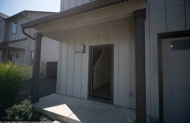 3-Bedroom, 2.5-Bathroom Duplex Style Townhome! Gallery 3