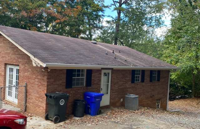 3 bedroom 2 bathroom single-family home Gallery 4