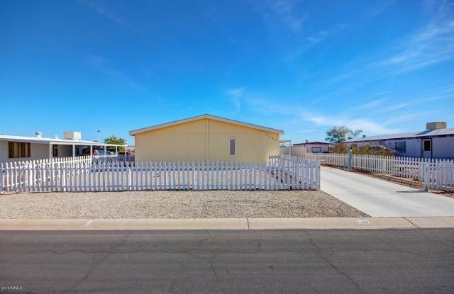 Nice 3 bed 2 bath modular home in East Mesa! Gallery 3
