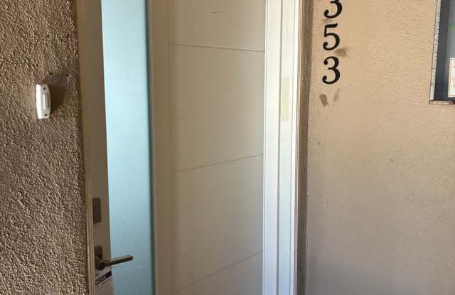 Gorgeous Updated 2 + 2 Midtown Apartment!  Located Upstairs Gallery 2