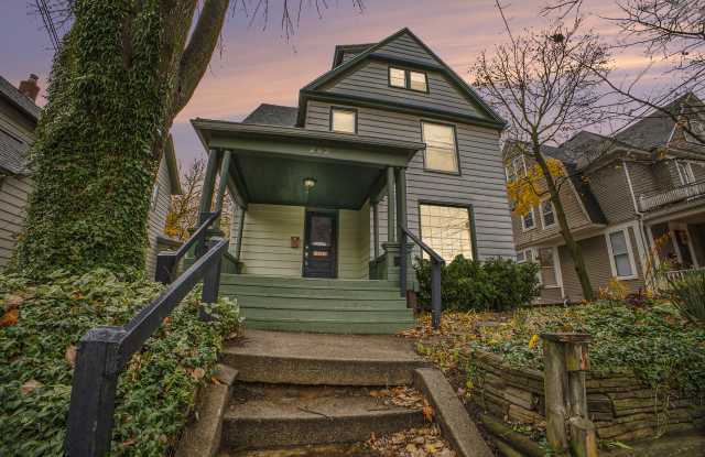 262 Hollister Ave SE Gallery 1