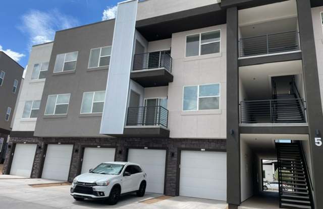 3 Bedroom Condo in Desert Color with Flexible 6-12 Month Lease photos photos