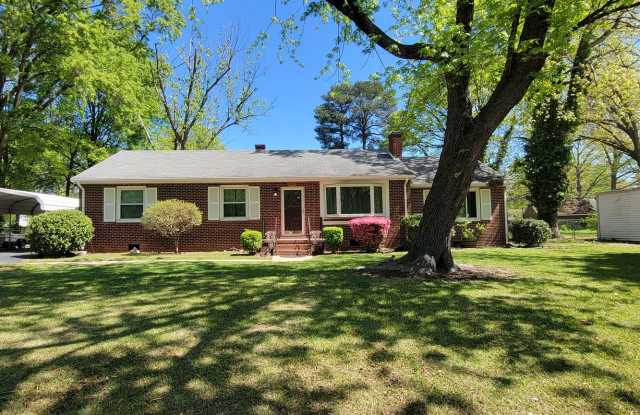 Brick ranch in Southside with large private back yard photos photos
