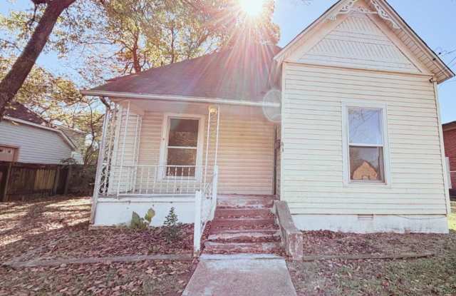 833 W Oak- Move in ready! - 833 West Oak Avenue, Jonesboro, AR 72401