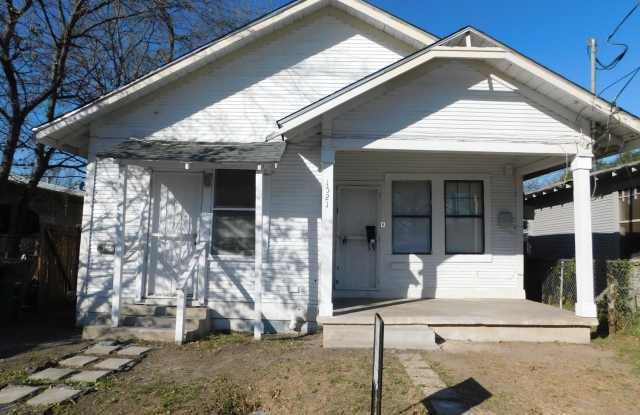 Cozy & Convenient Living in San Antonio’s East Side photos photos