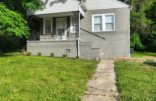 Charming 2br/1ba house near downtown photos photos