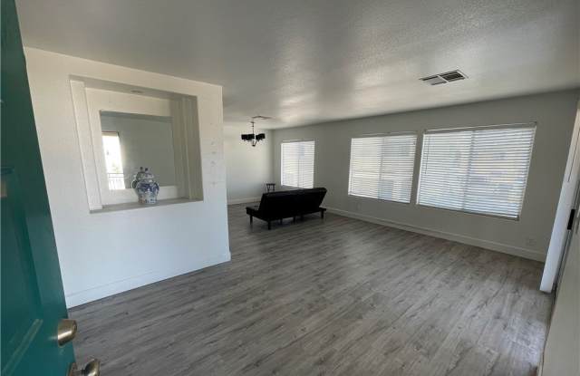 1521 Linnbaker Lane photos photos