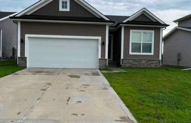 Beautiful 4 Bed Ranch Home w/ fully finished basement in Prime Ankeny Location! Gallery 1