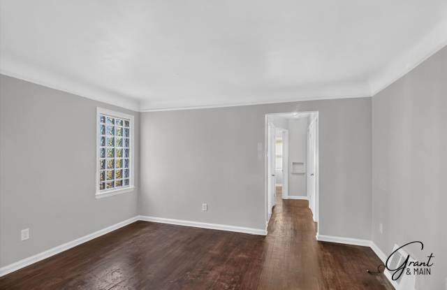 $1,400 3 Bedroom - 1 Bath - Redford Gallery 3