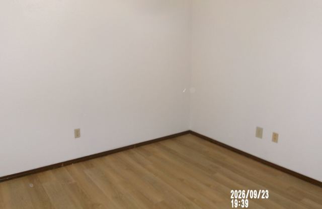 Very nice all electric condo home located in the Crossland area! Gallery 4