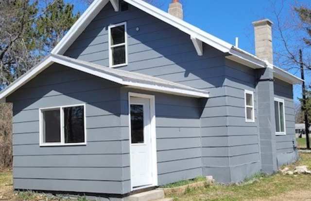 3 Bedrooms, 1 Bathrooms Single Family Home in Staples, MN w/2+ car garage photos photos