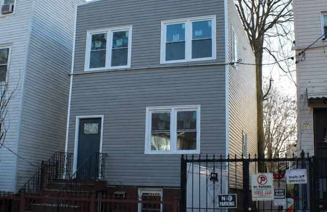 198 Shepherd Ave Gallery 1