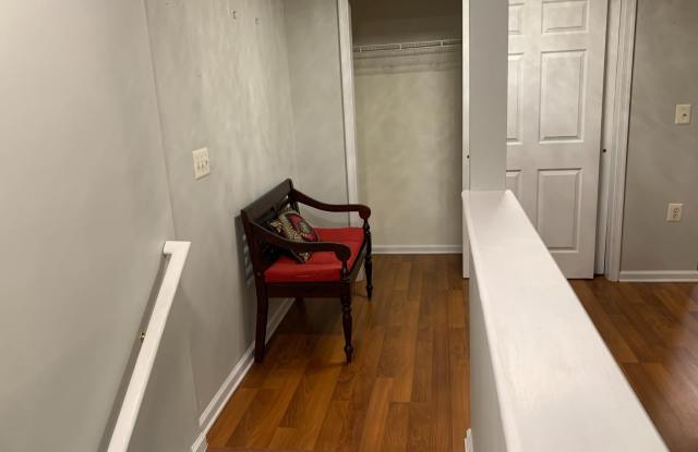 406 REDBUD LANE Gallery 2