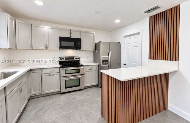 28099 SW 143rd Ct Gallery 3