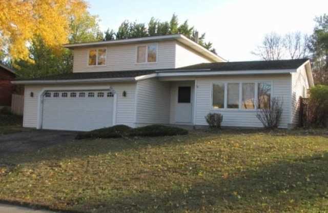 Fenced backyard! 3 Bed/1.5 Bath- Over 2000 Sq Ft House- Available 11/1/25 photos photos