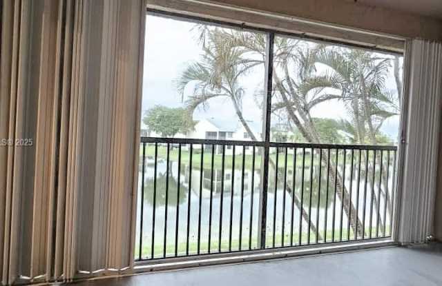 1080 N Franklin Ave photos photos