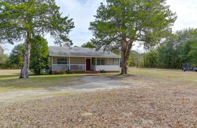 Rental home available on over 2 acres of land! photos photos