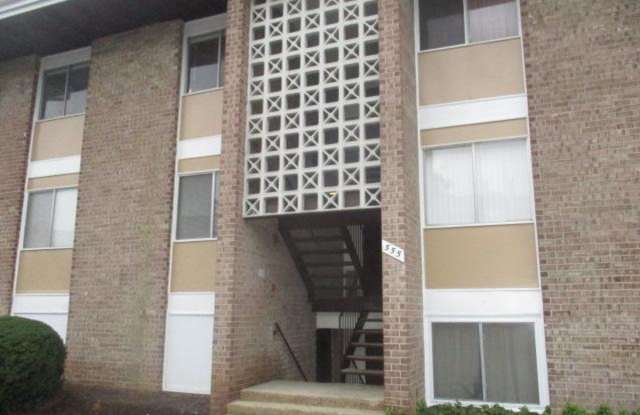 Amazing 2 bedroom/ 1 Bathroom unit with plenty natural light Gallery 1