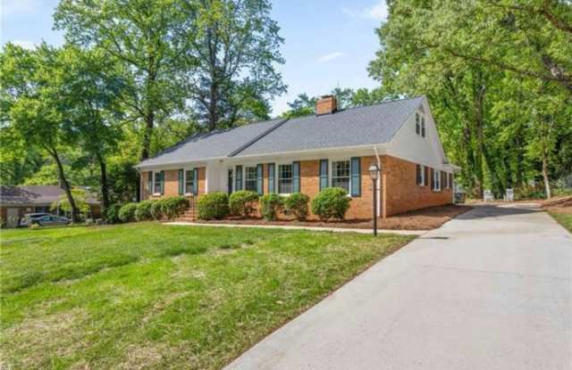 5 bedroom updated home in Friendly Center area Gallery 1