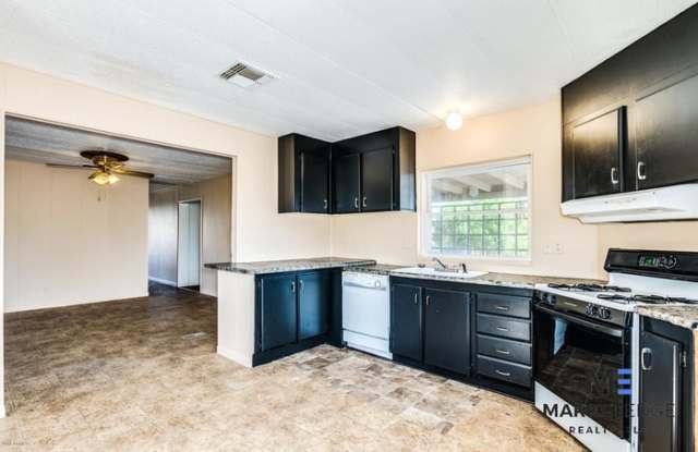 422 East Wagoner Road - 422 East Wagoner Road, Phoenix, AZ 85022